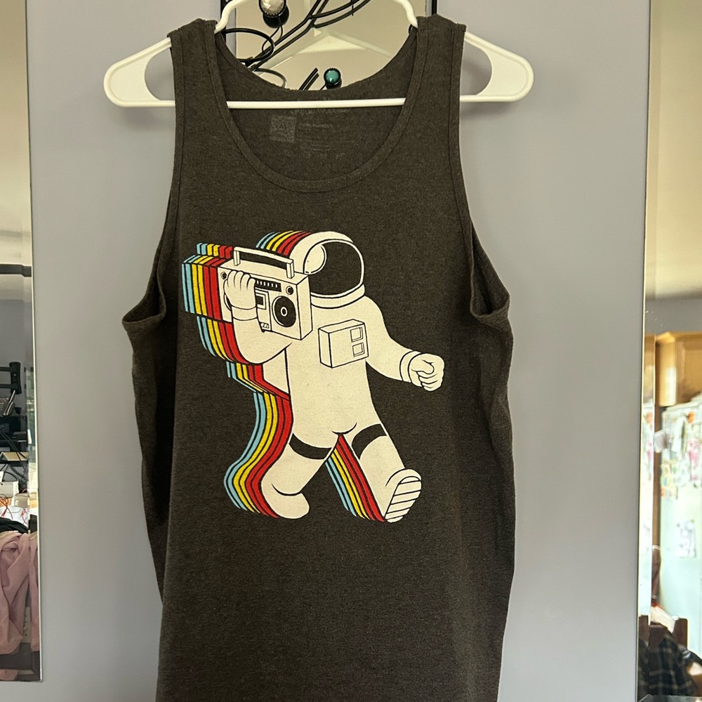 Sleeveless Muscle Tee
